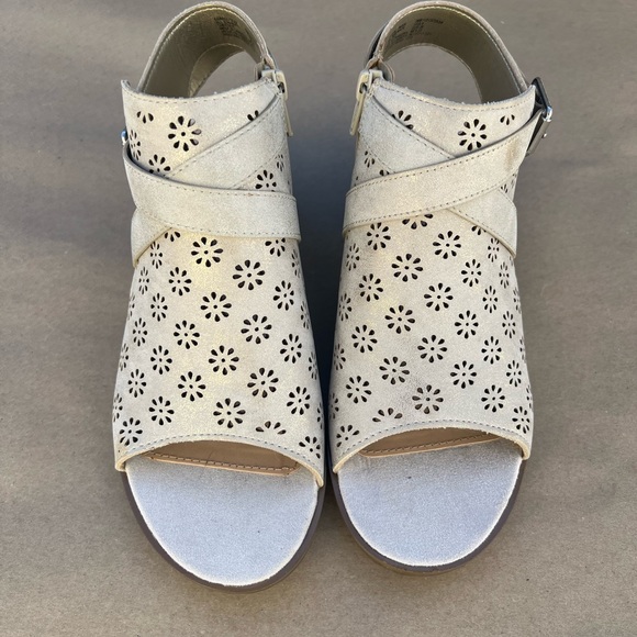 Wonder Nation Dress Sandal - Picture 2 of 6